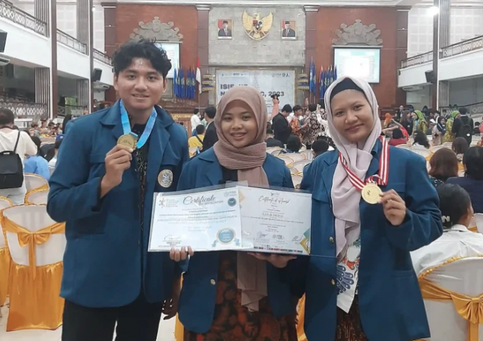 Mahasiswa Unair Sabet Penghargaan Internasional Berkat Inovasi Parem Tempel Obat Osteoarthritis Mahasiswa Unair Sabet Penghargaan Internasional Berkat Inovasi Parem Tempel Obat Osteoarthritis