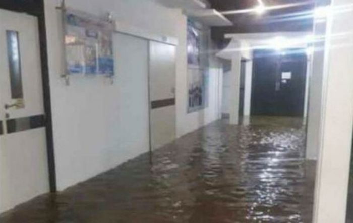 Video RSUD Blambangan Tergenang Air Saat Hujan Deras Viral Video RSUD Blambangan Tergenang Air Saat Hujan Deras Viral