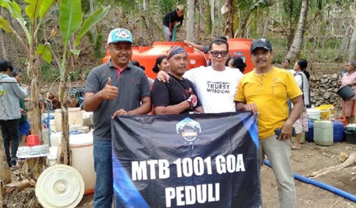 Pecinta Sepeda Gunung MTB 1001 Goa Pacitan Kirim Air Bersih ke Daerah Kekeringan