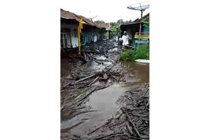 Banjir Bandang Terjang Perkampungan Bondowoso Jawa Timur Banjir Bandang Terjang Perkampungan Bondowoso Jawa Timur