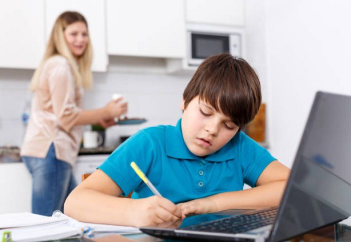 Membatasi Waktu Layar: Tips Pengoperasian Penggunaan Teknologi untuk Anak-anak Membatasi Waktu Layar: Tips Pengoperasian Penggunaan Teknologi untuk Anak-anak