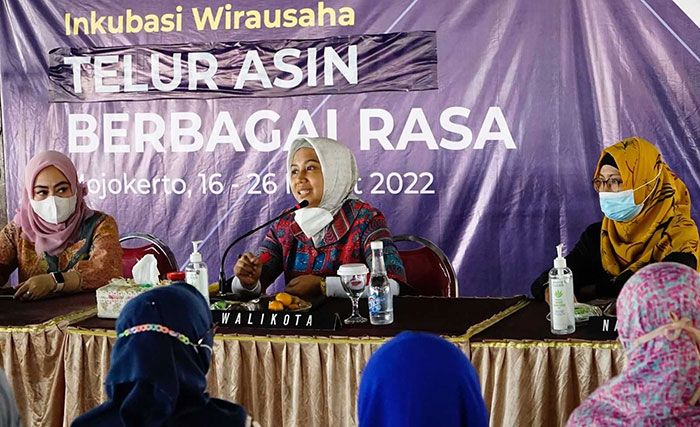 Pemkot Mojokerto Beri Pelatihan dan Pendampingan Usaha Telur Asin Aneka Rasa untuk 164 Orang Pemkot Mojokerto Beri Pelatihan dan Pendampingan Usaha Telur Asin Aneka Rasa untuk 164 Orang