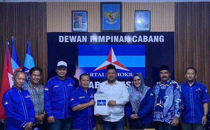 Maju Pilkada Gresik 2024, Gus Yani dan Bu Min Daftar ke Demokrat Maju Pilkada Gresik 2024, Gus Yani dan Bu Min Daftar ke Demokrat
