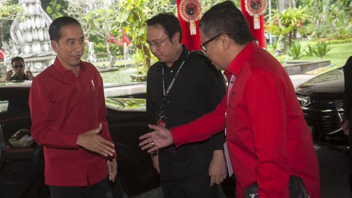 Mantan Penyidik: KPK Sempat Takut Jadikan Hasto Tersangka saat PDIP Dekat Jokowi Mantan Penyidik: KPK Sempat Takut Jadikan Hasto Tersangka saat PDIP Dekat Jokowi