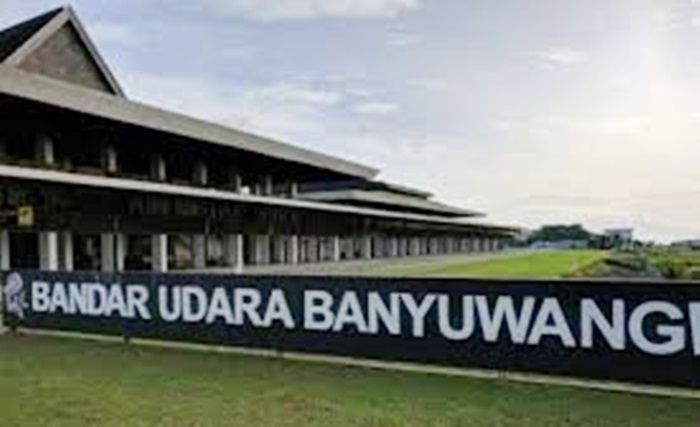 Hujan Abu Vulkanik Dampak Erupsi Gunung Raung, Bandara Banyuwangi Ditutup Hujan Abu Vulkanik Dampak Erupsi Gunung Raung, Bandara Banyuwangi Ditutup