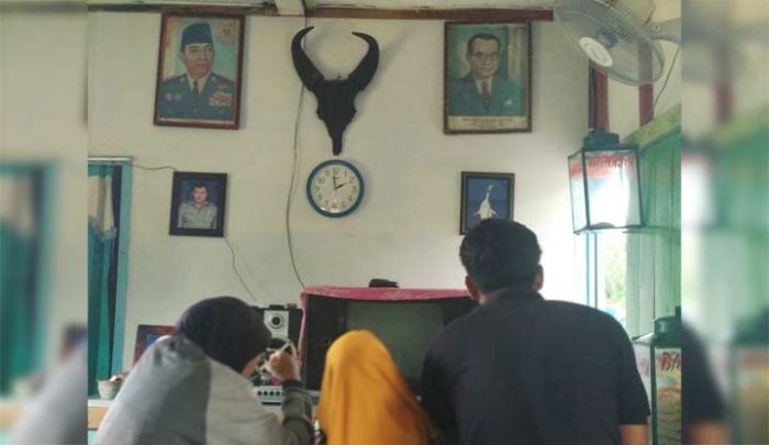 Wariskan Sejarah Pada Anak Cucu, Warung Soto di Madiun ini Pajang Foto Bung Karno dan Bung Hatta