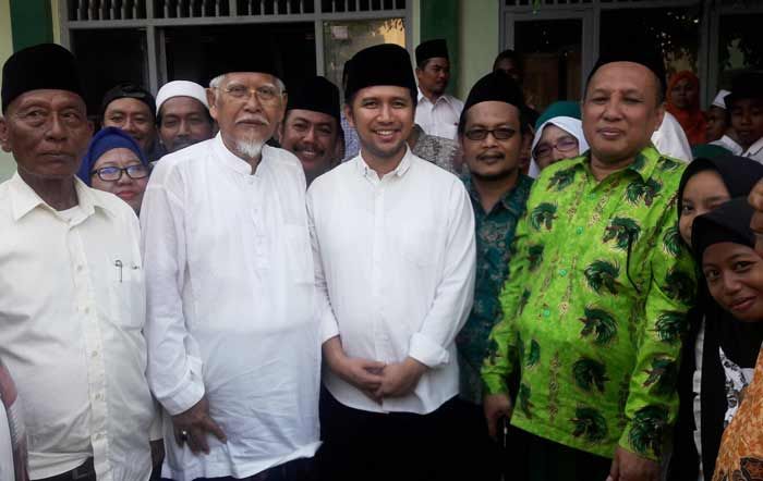 Emil Janji Beri Perhatian Besar Terhadap Pendidikan di Pondok Pesantren