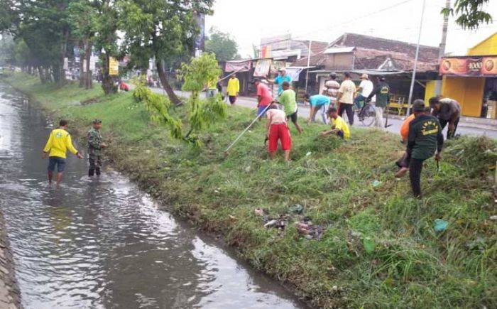 Peringati Hari Lingkungan Hidup, Puluhan Santri Jogokali di Jombang Bersih-bersih Sungai Peringati Hari Lingkungan Hidup, Puluhan Santri Jogokali di Jombang Bersih-bersih Sungai