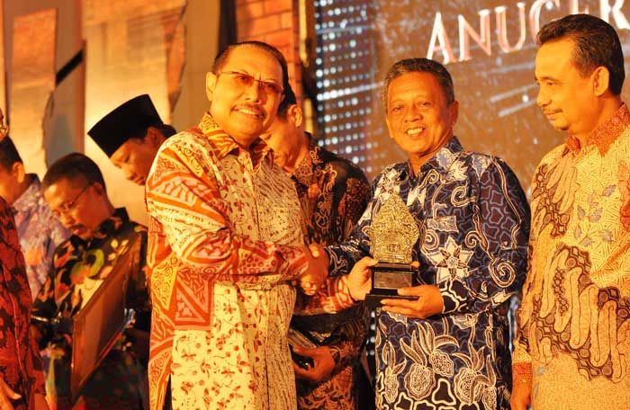 Bupati Indartato Kembali Sabet Penghargaan Bidang Pariwisata dari Gubernur Jatim