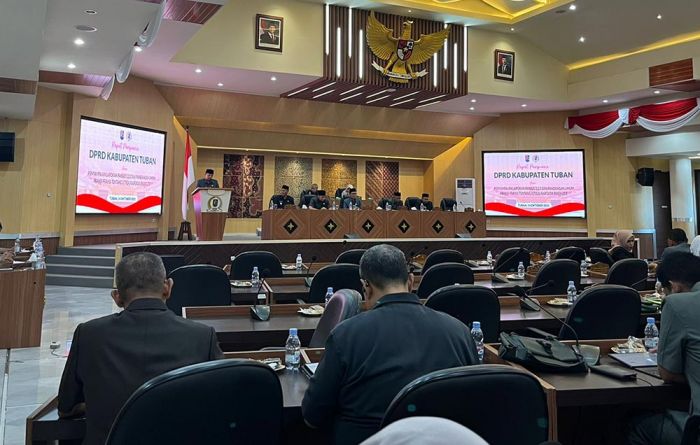 Enam Fraksi DPRD Tuban Sampaikan PU Beberapa Raperda Eksekutif Enam Fraksi DPRD Tuban Sampaikan PU Beberapa Raperda Eksekutif