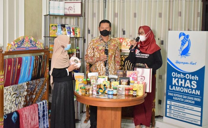 Bupati Yuhronur Harap Koperasi Bisa Bantu Bangkitkan UMKM dan IKM di Lamongan Bupati Yuhronur Harap Koperasi Bisa Bantu Bangkitkan UMKM dan IKM di Lamongan