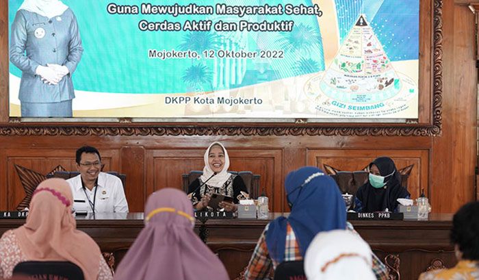 Gelar Sosialisasi untuk Ibu-ibu, Wali Kota Mojokerto Ingatkan Pentingnya Makanan Sehat