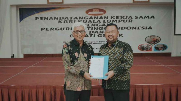 Bupati Gresik Teken MoU di Malaysia, Lindungi Hak Anak Pekerja Migran Bupati Gresik Teken MoU di Malaysia, Lindungi Hak Anak Pekerja Migran