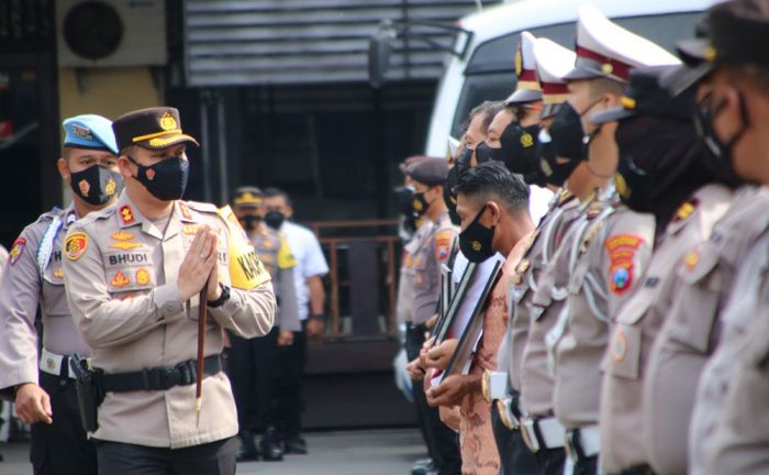 Kapolresta Malang Kota Beri Penghargaan Kenaikan Pangkat untuk Anggota Berprestasi