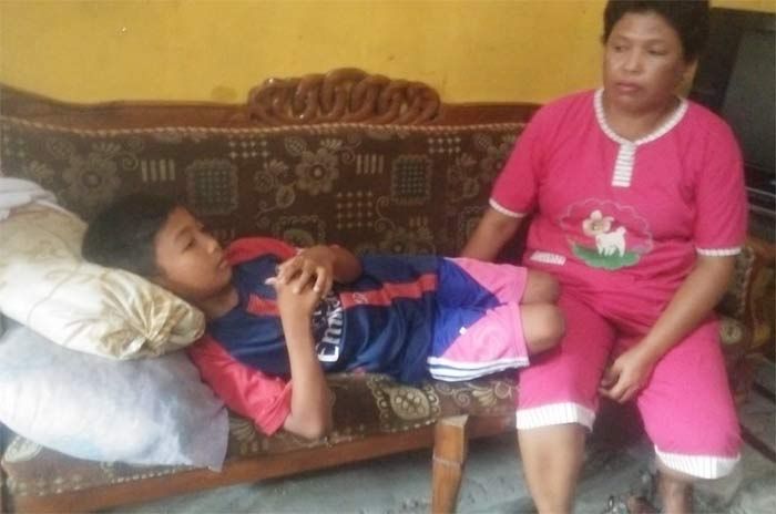 Puluhan Siswa SDN Losari II Ploso Keracunan Massal Usai Minum Es Pemberian Pria Misterius Puluhan Siswa SDN Losari II Ploso Keracunan Massal Usai Minum Es Pemberian Pria Misterius
