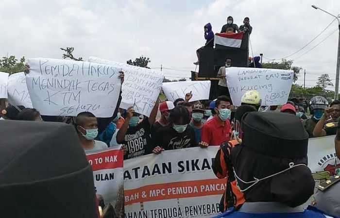 Sejumlah Elemen Masyarakat Demo Pabrik Gula PT KTM, Protes Bau Limbah Sejumlah Elemen Masyarakat Demo Pabrik Gula PT KTM, Protes Bau Limbah