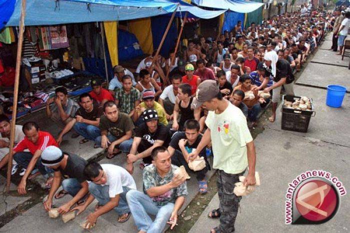 Tiga Stres Karena tak Bawa Uang, 300 TKI Asal Lumajang di Malaysia Dideportasi Tiga Stres Karena tak Bawa Uang, 300 TKI Asal Lumajang di Malaysia Dideportasi