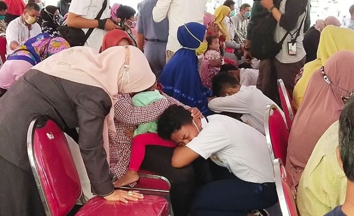 Tangis Massal Warnai Prosesi Minta Maaf Para Pelajar yang Ikut Demo Tangis Massal Warnai Prosesi Minta Maaf Para Pelajar yang Ikut Demo