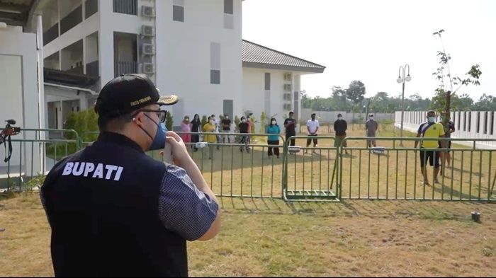 Tinjau Tempat Isolasi Terpadu di Gedung SKB Kediri, Mas Dhito Akan Siapkan 2 Rumah Sakit Darurat Tinjau Tempat Isolasi Terpadu di Gedung SKB Kediri, Mas Dhito Akan Siapkan 2 Rumah Sakit Darurat