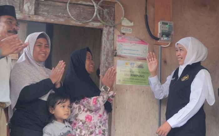 Resmikan IRSR dan Bantu Token, Khofifah: Listrik Gerakkan Sendi Sendi Perekonomian Rakyat Resmikan IRSR dan Bantu Token, Khofifah: Listrik Gerakkan Sendi Sendi Perekonomian Rakyat