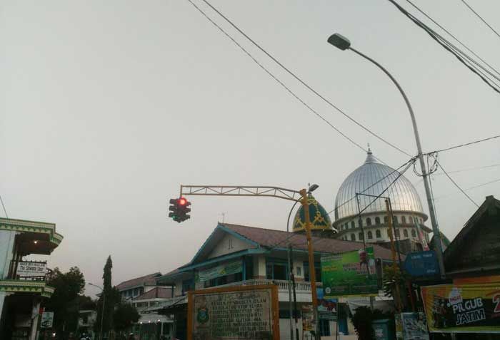 Sepekan Lampu PJU di Senori Mati, Pedagang Kecil Merugi