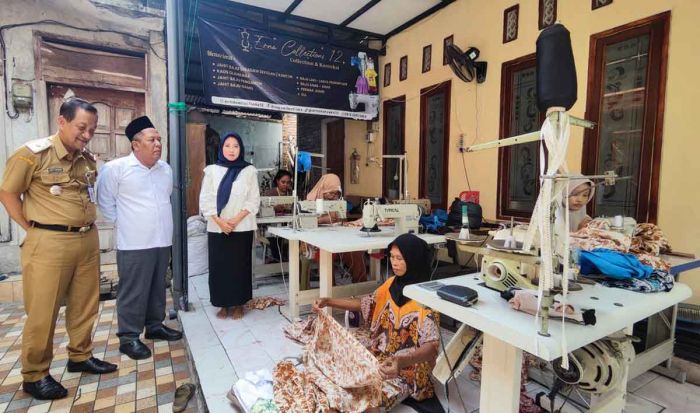 Wabup Jombang Pastikan Seragam Gratis SD-SMP Tanpa Pungli Wabup Jombang Pastikan Seragam Gratis SD-SMP Tanpa Pungli