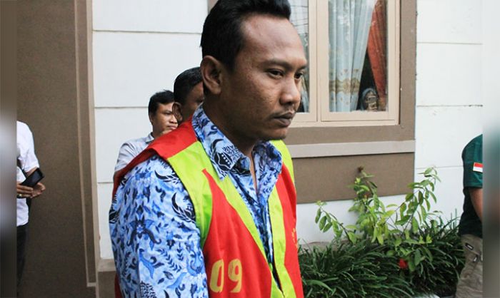 Kejari Lamongan Tahan Bendahara KPU Terkait Dugaan Korupsi Dana Hibah Pilkada 2015 Kejari Lamongan Tahan Bendahara KPU Terkait Dugaan Korupsi Dana Hibah Pilkada 2015