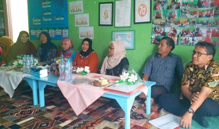 Bangkitkan Perekonomian, Kades Kamal Berencana Kembangkan Wisata Bahari dan Kuliner di Bibir Pantai Bangkitkan Perekonomian, Kades Kamal Berencana Kembangkan Wisata Bahari dan Kuliner di Bibir Pantai
