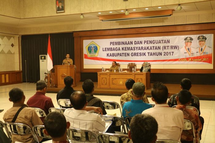 Tingkatkan Kapasitas, Ketua RW dan RT di Gresik Diberi Pembinaan