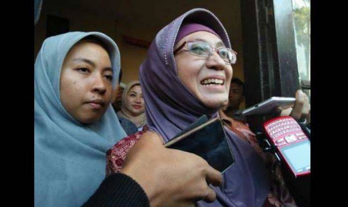 Cabup Nisa Minta Pilkada Mojokerto Ditunda, Anggap Keputusan KPU Tidak Sah Cabup Nisa Minta Pilkada Mojokerto Ditunda, Anggap Keputusan KPU Tidak Sah