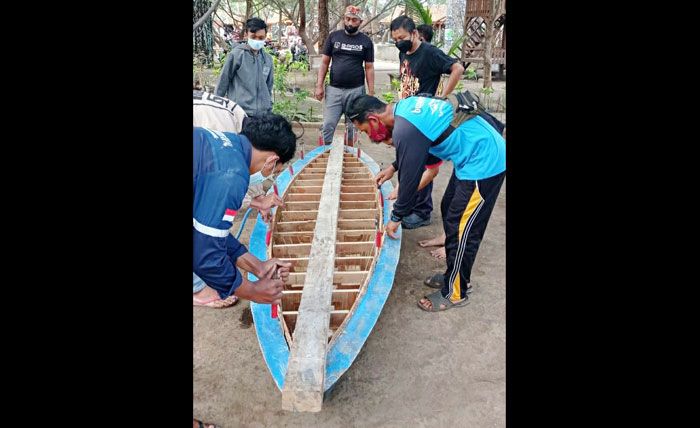 Kembangkan Pokdarwis Bunder, Dosen dan Mahasiswa TKM Poliwangi Buat Perahu Canoe Berbahan Kayu Strip Kembangkan Pokdarwis Bunder, Dosen dan Mahasiswa TKM Poliwangi Buat Perahu Canoe Berbahan Kayu Strip