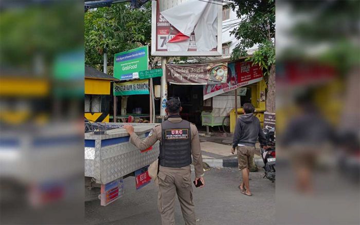 Masa Tenang, URC Satpol PP Gresik Bersama Bawaslu Tertibkan APK Pemilu 2024 Masa Tenang, URC Satpol PP Gresik Bersama Bawaslu Tertibkan APK Pemilu 2024
