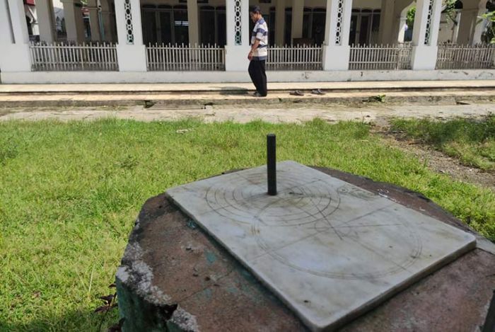Masjid Baitussholihin, Masjid Kuno di Sidoarjo yang Masih Gunakan Jam Matahari Masjid Baitussholihin, Masjid Kuno di Sidoarjo yang Masih Gunakan Jam Matahari