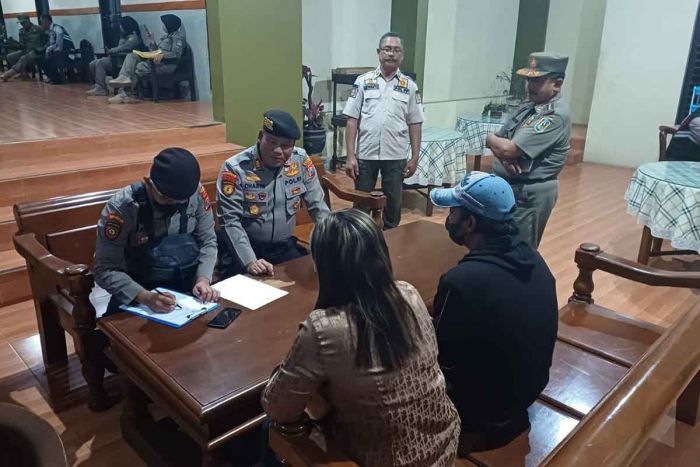 Mesum di Hotel, 8 Pasangan Kumpul Kebo di Tuban Diamankan Mesum di Hotel, 8 Pasangan Kumpul Kebo di Tuban Diamankan