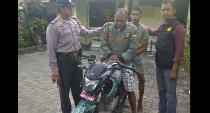 Rampas Motor Puluhan Kali, TNI Gadungan di Gresik Akhirnya Dibekuk Rampas Motor Puluhan Kali, TNI Gadungan di Gresik Akhirnya Dibekuk
