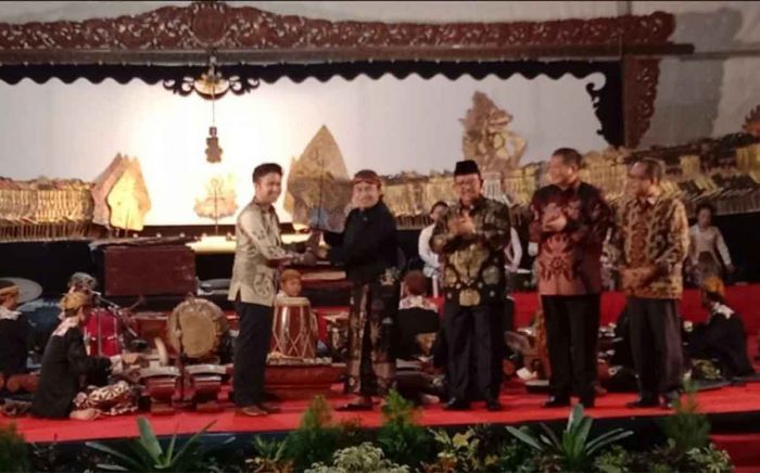 Gelar Wayangan di Bakorwil I Madiun, Pemprov Deklarasikan Jatim Bersinar Gelar Wayangan di Bakorwil I Madiun, Pemprov Deklarasikan Jatim Bersinar