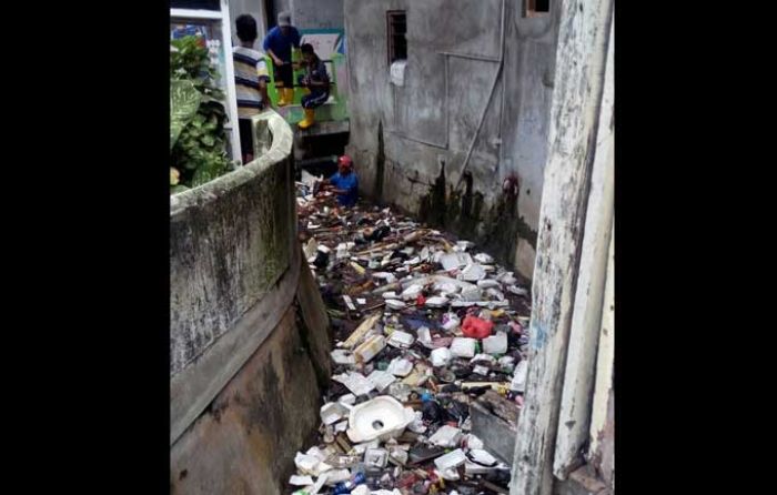 Pemkab Gresik Garap Drainase Senilai Miliaran Rupiah, Tak Ada Jaminan Bebas Banjir Pemkab Gresik Garap Drainase Senilai Miliaran Rupiah, Tak Ada Jaminan Bebas Banjir