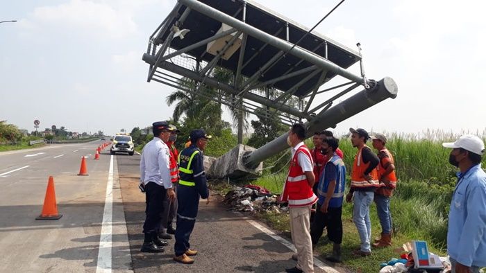 Sampaikan Dukacita Mendalam, Gubernur Khofifah Imbau Tetap Perhatikan Kondisi Tubuh dan Kendaraan Sampaikan Dukacita Mendalam, Gubernur Khofifah Imbau Tetap Perhatikan Kondisi Tubuh dan Kendaraan