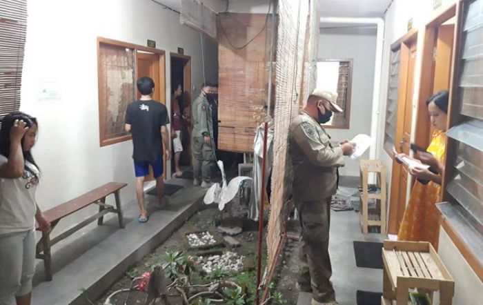 Usai Pesta Miras, Pasangan Kumpul Kebo di Kediri Digerebek Satpol PP Usai Pesta Miras, Pasangan Kumpul Kebo di Kediri Digerebek Satpol PP