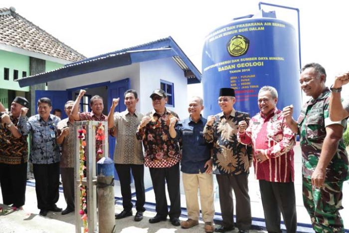 Warga Desa Puhjajar Tak Lagi Kesulitan Air Bersih Warga Desa Puhjajar Tak Lagi Kesulitan Air Bersih