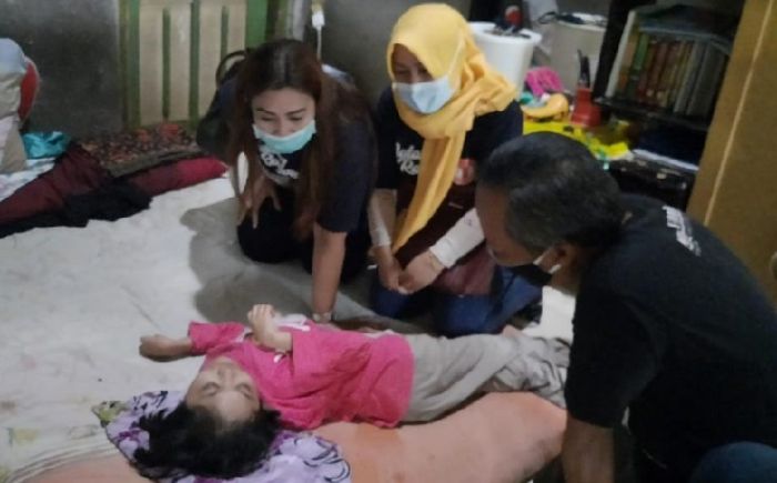 RGR dan SuaR Indonesia Peduli Salurkan Bantuan Kepada Dua Orang Sakit Menahun