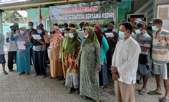 Puluhan Warga di Dua Kecamatan di Kabupaten Kediri Deklarasi Tolak Penambangan Pasir PT. GBS Puluhan Warga di Dua Kecamatan di Kabupaten Kediri Deklarasi Tolak Penambangan Pasir PT. GBS
