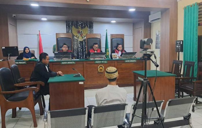 Hakim PN Tuban Vonis Penebang Kayu Jati Milik Perhutani 10 Bulan dan Denda Rp500 Juta Hakim PN Tuban Vonis Penebang Kayu Jati Milik Perhutani 10 Bulan dan Denda Rp500 Juta