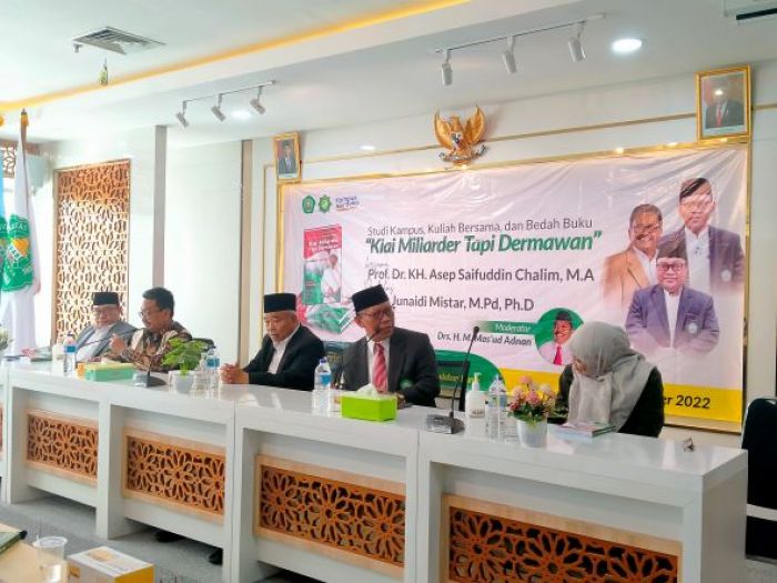 Bedah Buku Kiai Asep di Pascasarjana Unisma: Ilmu Pas-pasan Lebih Dicintai Allah daripada Alim Pelit Bedah Buku Kiai Asep di Pascasarjana Unisma: Ilmu Pas-pasan Lebih Dicintai Allah daripada Alim Pelit