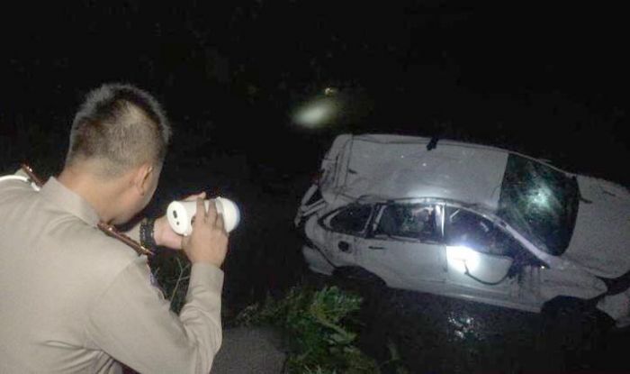 Minibus Terjun ke Sungai di Blitar, Satu Penumpang Tewas