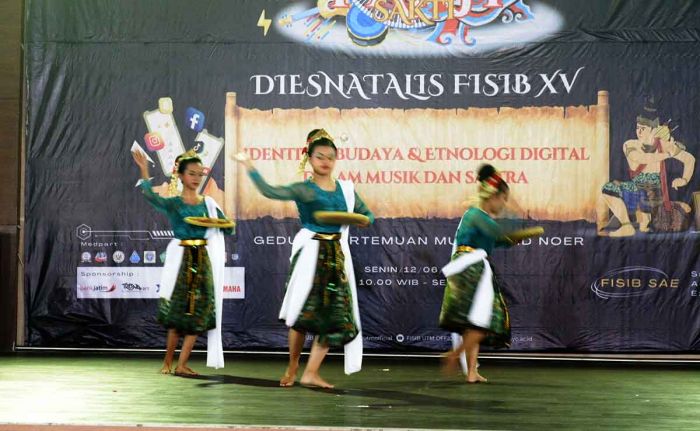 Simak Meriahnya Puncak Dies Natalis ke-XV FISIB UTM Simak Meriahnya Puncak Dies Natalis ke-XV FISIB UTM