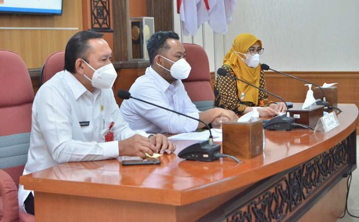 Bupati Gresik Matangkan Program UHC, Berobat Cukup dengan KTP 