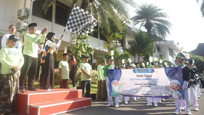 Peringati 1 Muharram 1447 H, Wali Kota dan Wakil Wali Kota Kediri Lepas Pawai Ta’aruf Peringati 1 Muharram 1447 H, Wali Kota dan Wakil Wali Kota Kediri Lepas Pawai Ta’aruf