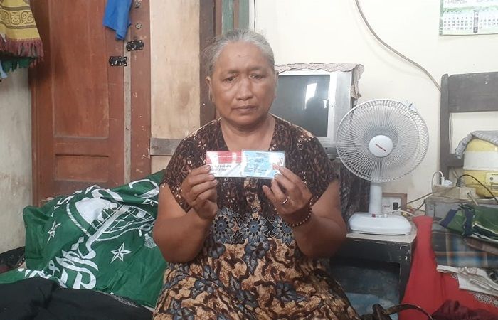 Dicoret dari Daftar Penerima BPNT, Penjual Kangkung di Tuban Menangis