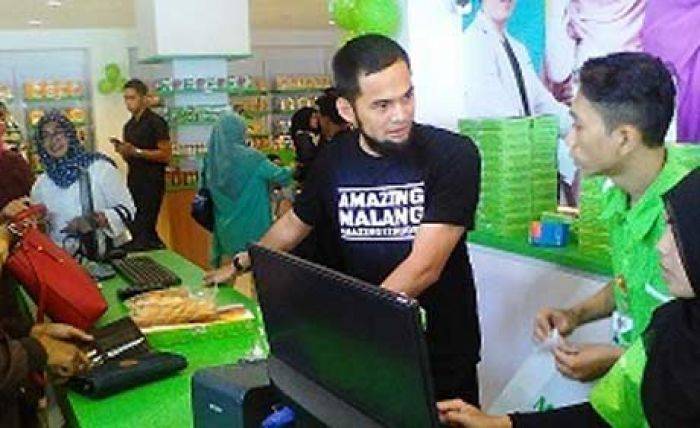 Teuku Wisnu Tekuni Gerai Oleh-oleh Khas Malang